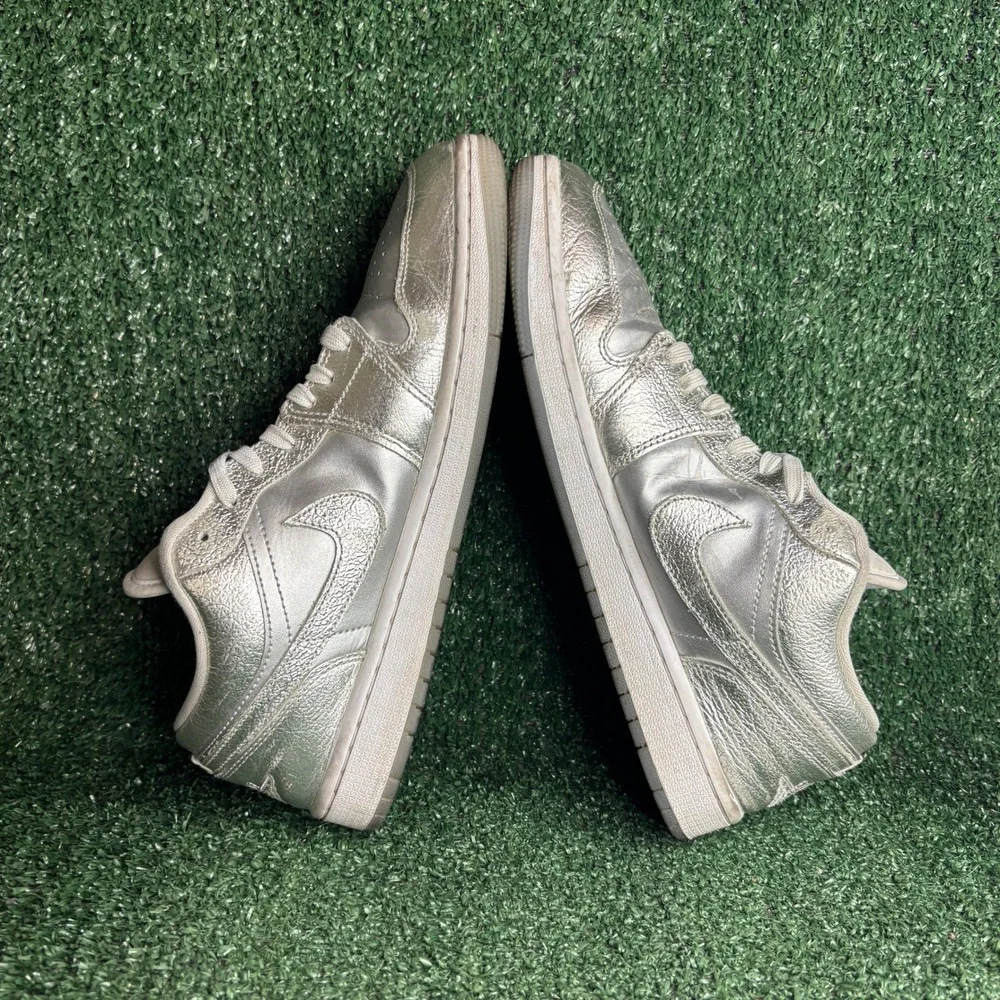 Air Jordan 1 Low SE Metallic Silver Crinkled Leather Sneakers Mens 8.5 Womens 10